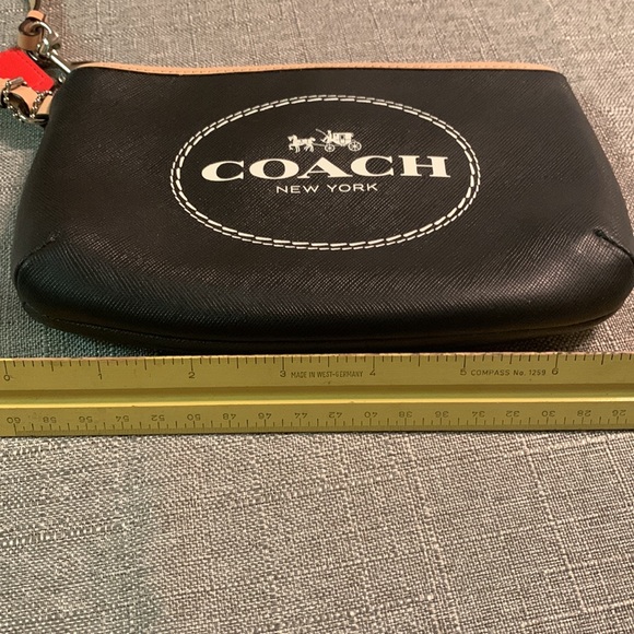 Coach wristlet. - Picture 4 of 5